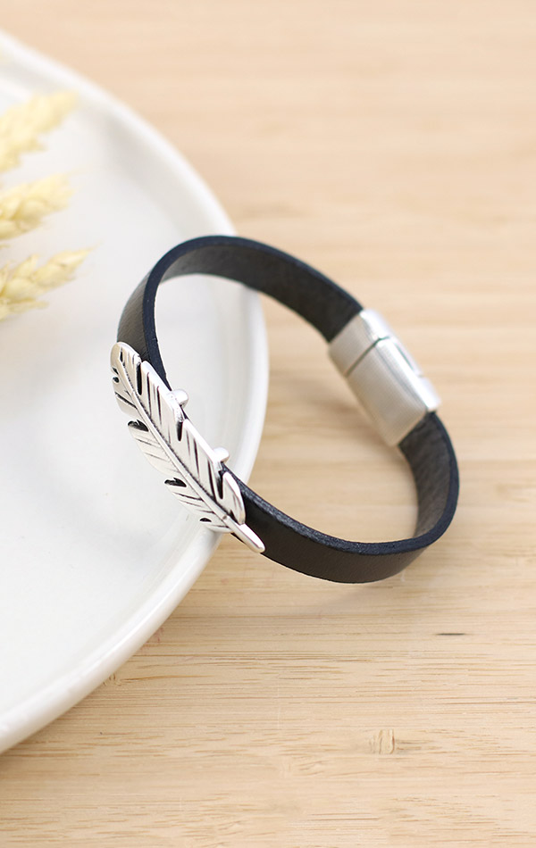 Bracciale Multifilo perla grigia, corallo, ematite, chiusura in argento